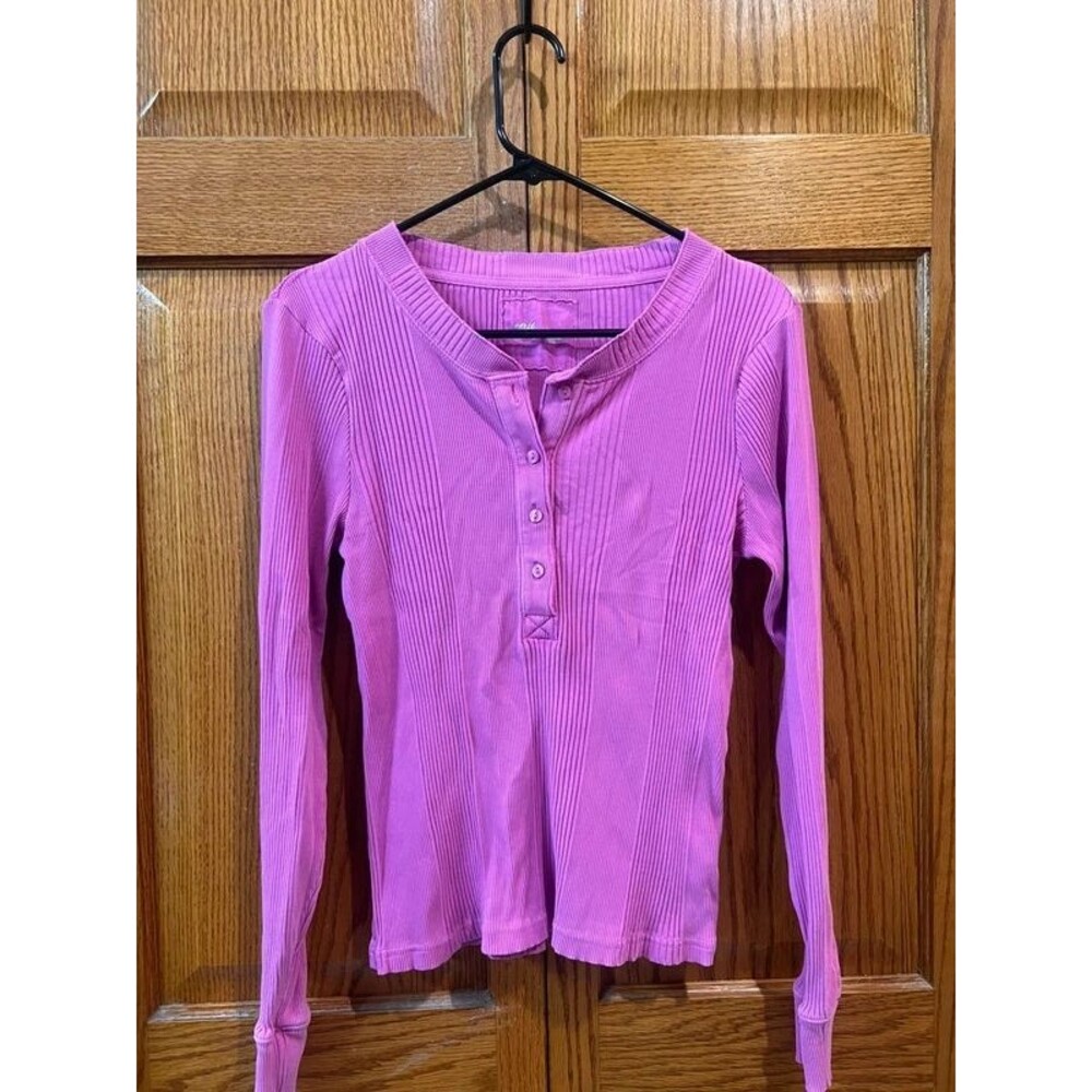 vibrant pink Aerie ribbed long-sleeve henley size large